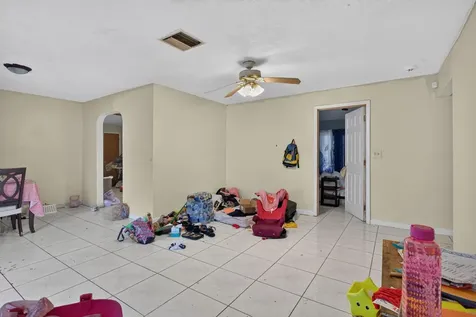 4390 NW 35th Avenue Lauderdale Lakes FL 33309