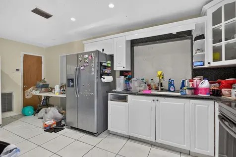 4390 NW 35th Avenue Lauderdale Lakes FL 33309