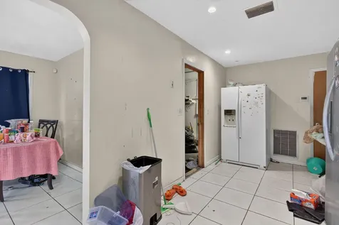 4390 NW 35th Avenue Lauderdale Lakes FL 33309