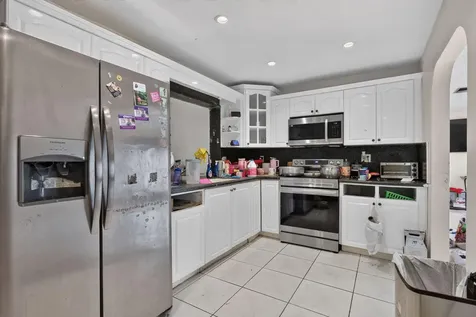 4390 NW 35th Avenue Lauderdale Lakes FL 33309