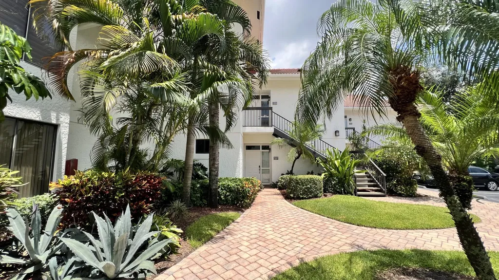 19209 Sabal Lake Drive Boca Raton FL 33434