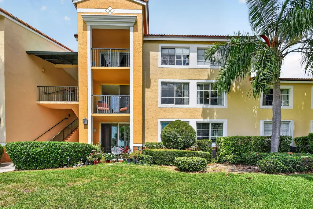 135 Yacht Club Way Hypoluxo FL 33462