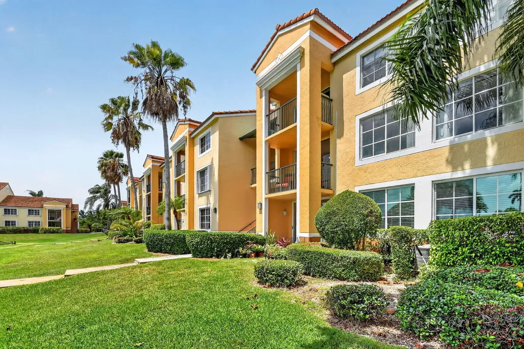 135 Yacht Club Way Hypoluxo FL 33462