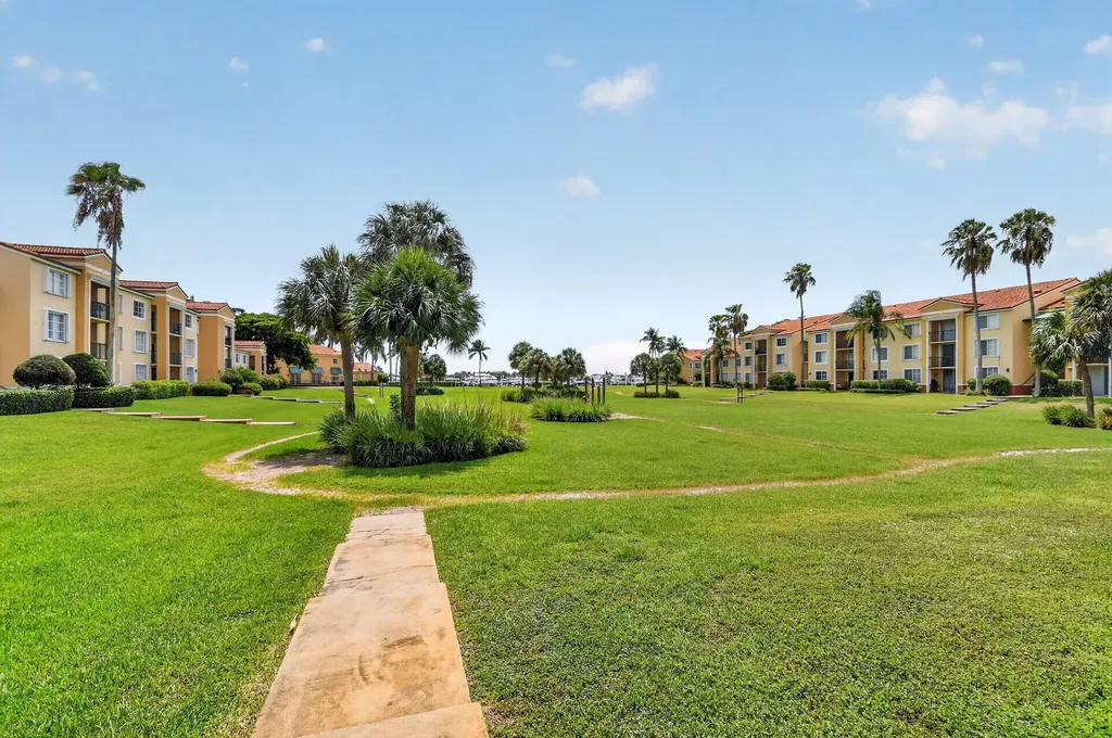 135 Yacht Club Way Hypoluxo FL 33462