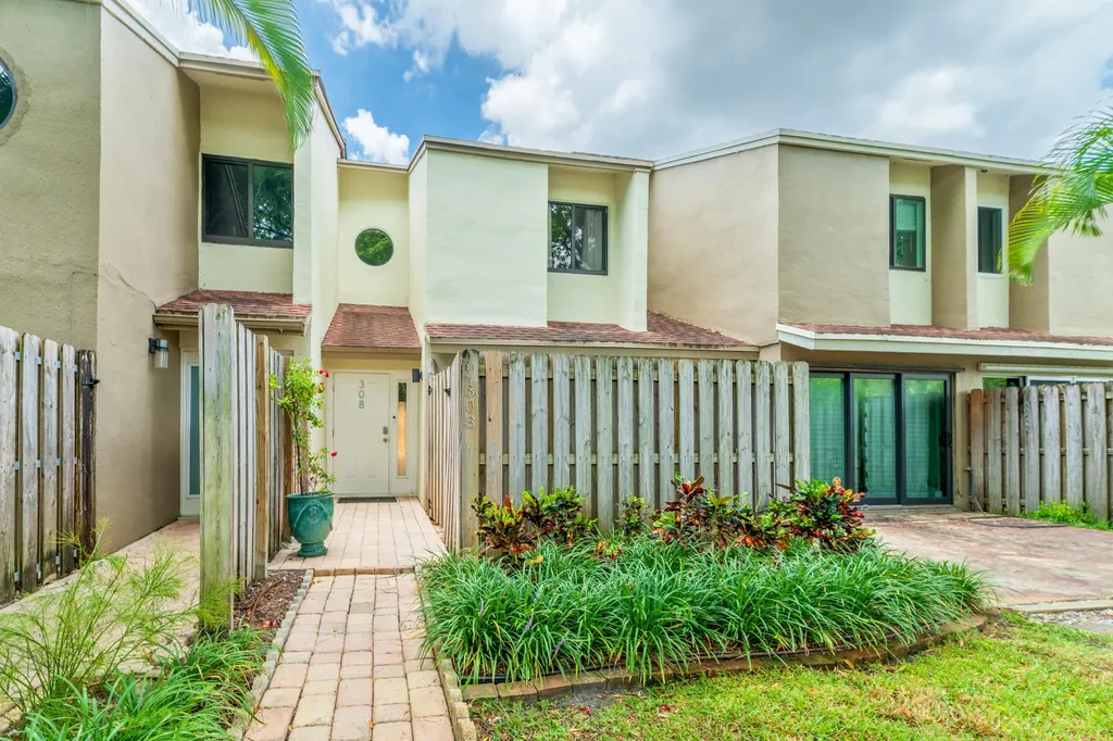 308 City View Drive Fort Lauderdale FL 33311