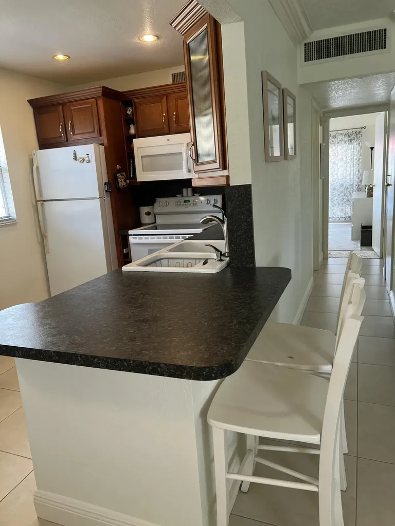 84 Saxony Delray Beach FL 33446