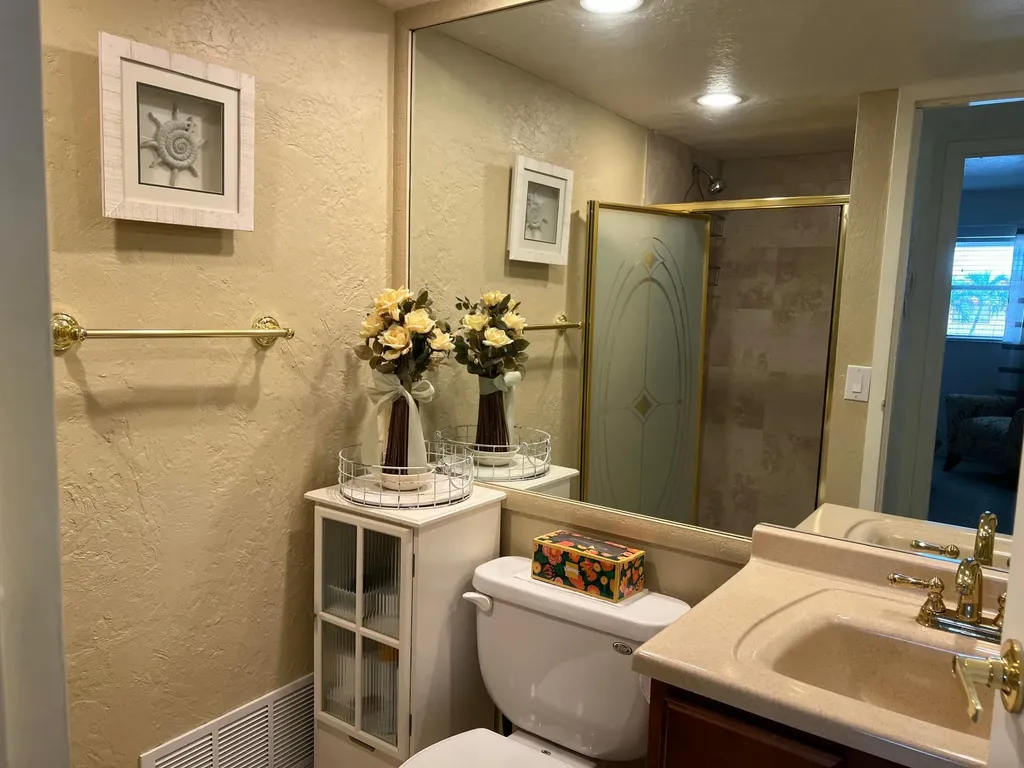 84 Saxony Delray Beach FL 33446