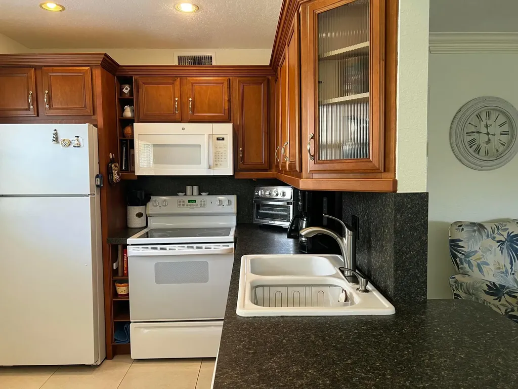 84 Saxony Delray Beach FL 33446