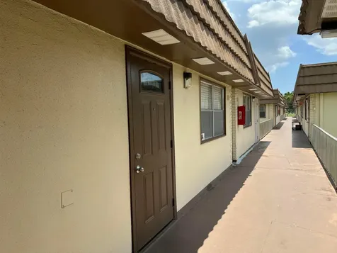 84 Saxony Delray Beach FL 33446