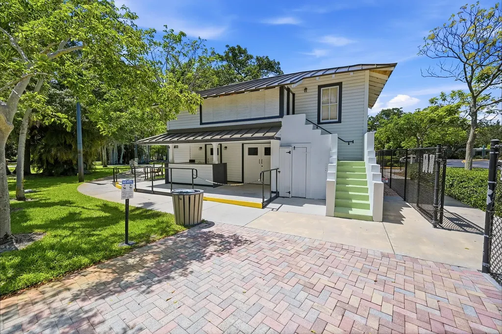 905 NE 28th Street Wilton Manors FL 33334