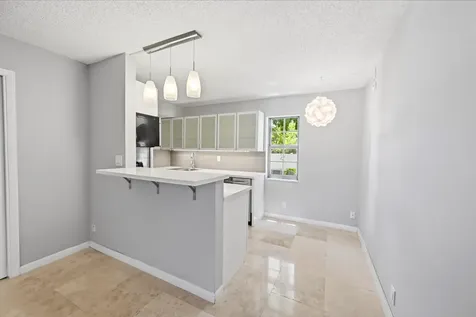 905 NE 28th Street Wilton Manors FL 33334
