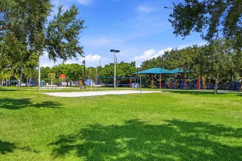 905 NE 28th Street Wilton Manors FL 33334