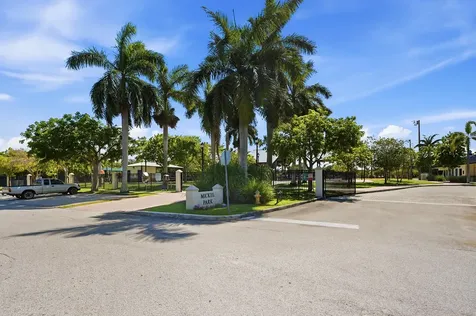 905 NE 28th Street Wilton Manors FL 33334