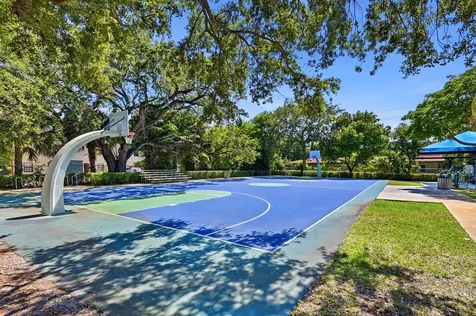 905 NE 28th Street Wilton Manors FL 33334