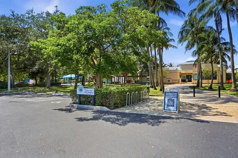905 NE 28th Street Wilton Manors FL 33334