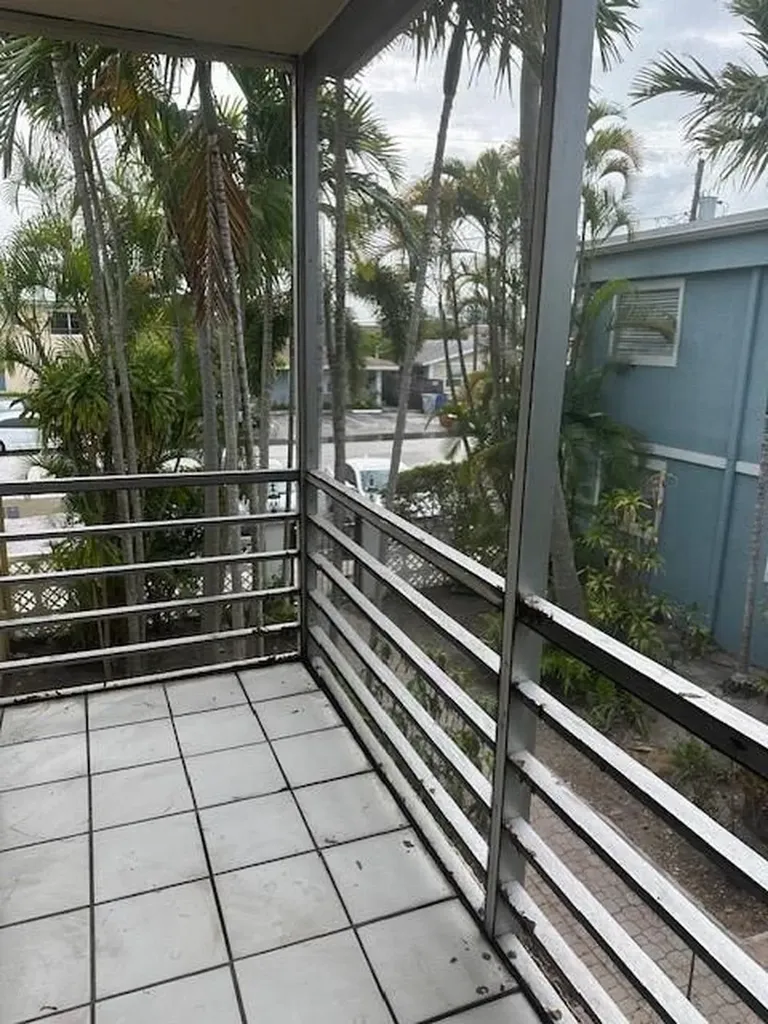 320 SE 10th Street Pompano Beach FL 33060