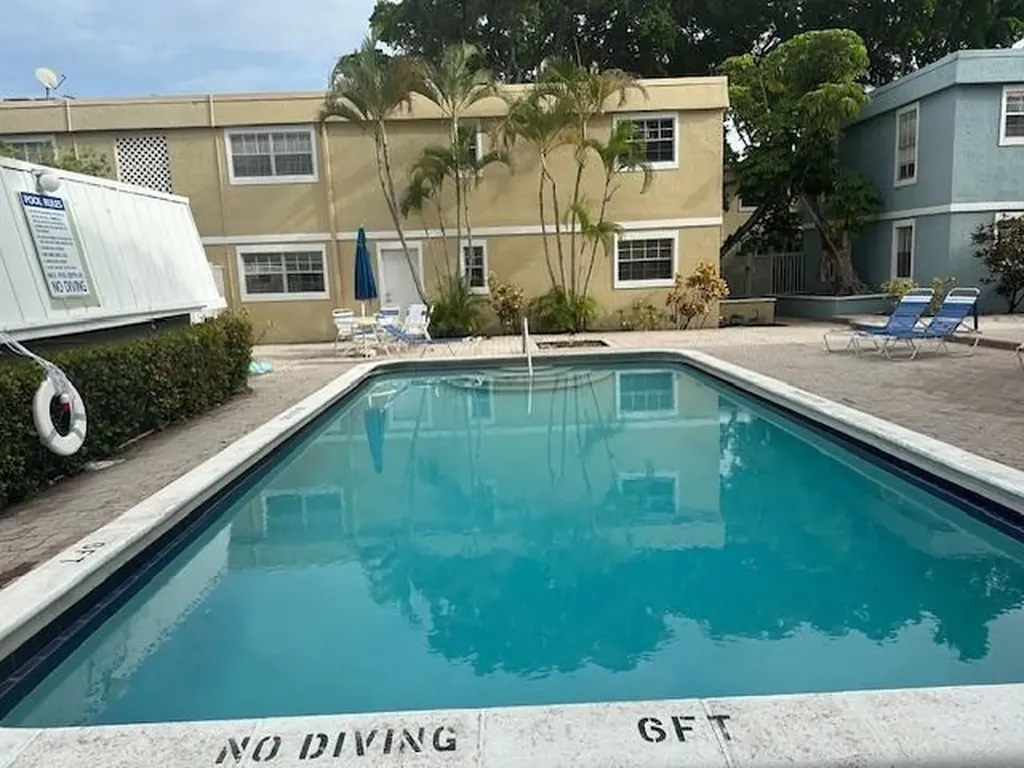 320 SE 10th Street Pompano Beach FL 33060