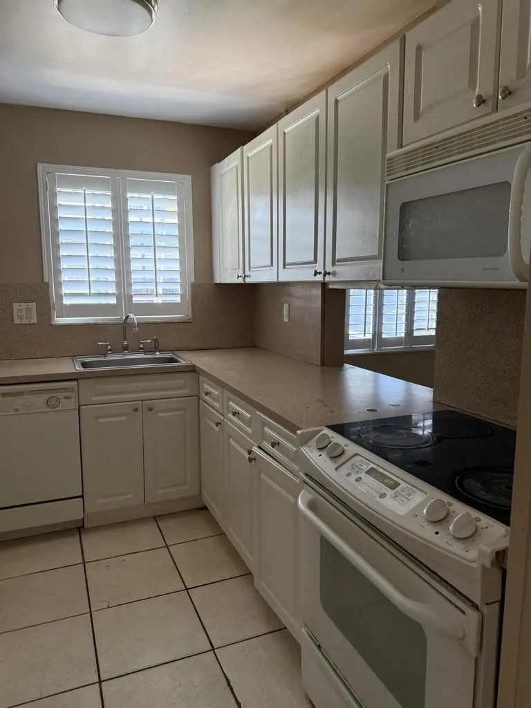 320 SE 10th Street Pompano Beach FL 33060