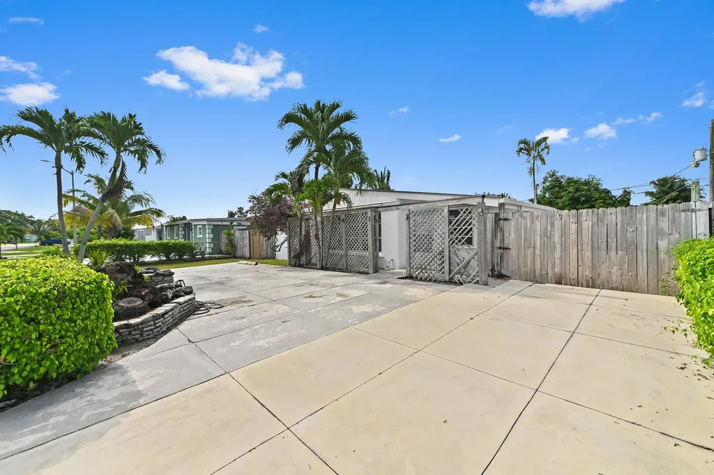 3892 Nowata Road Lake Worth FL 33462