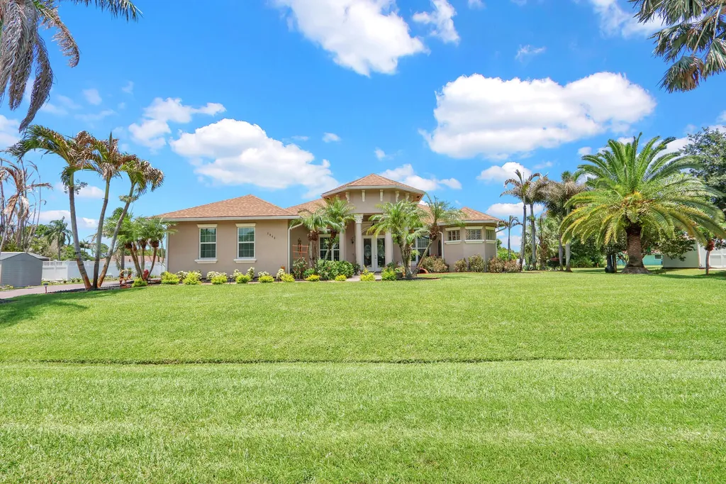 2043 SE Bisbee Street Port St Lucie FL 34952