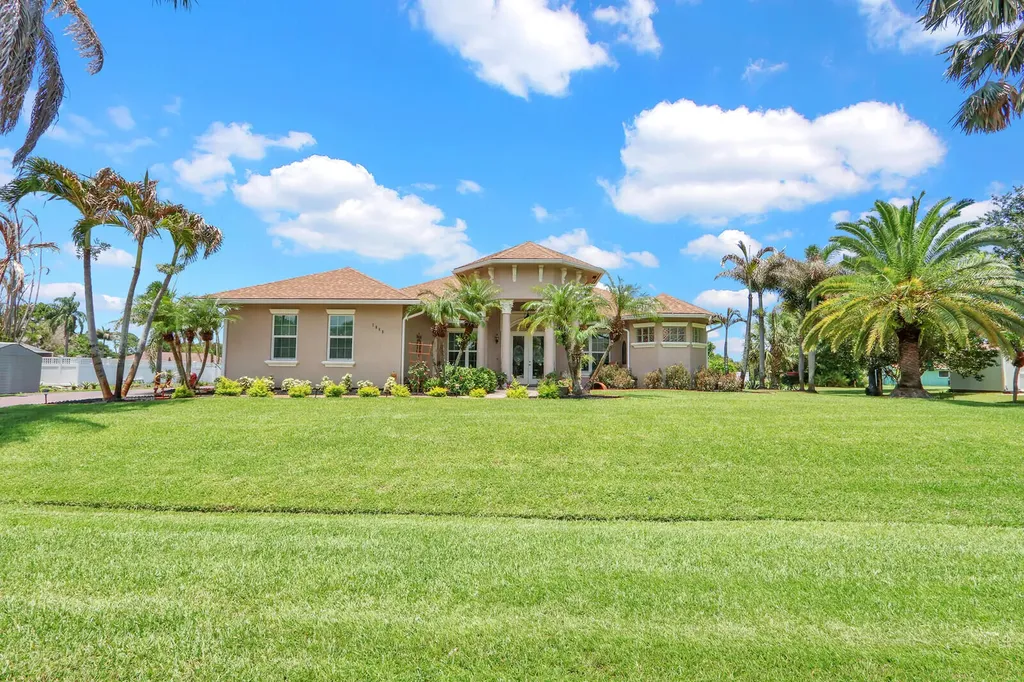 2043 SE Bisbee Street Port St Lucie FL 34952