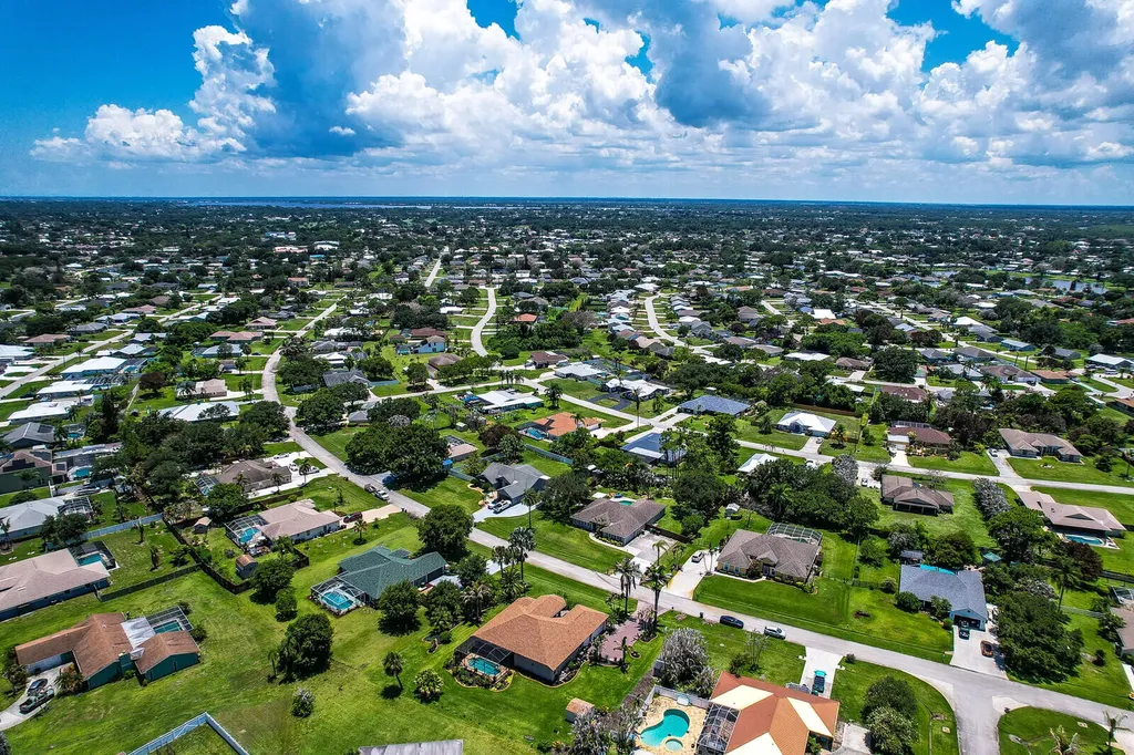 2043 SE Bisbee Street Port St Lucie FL 34952