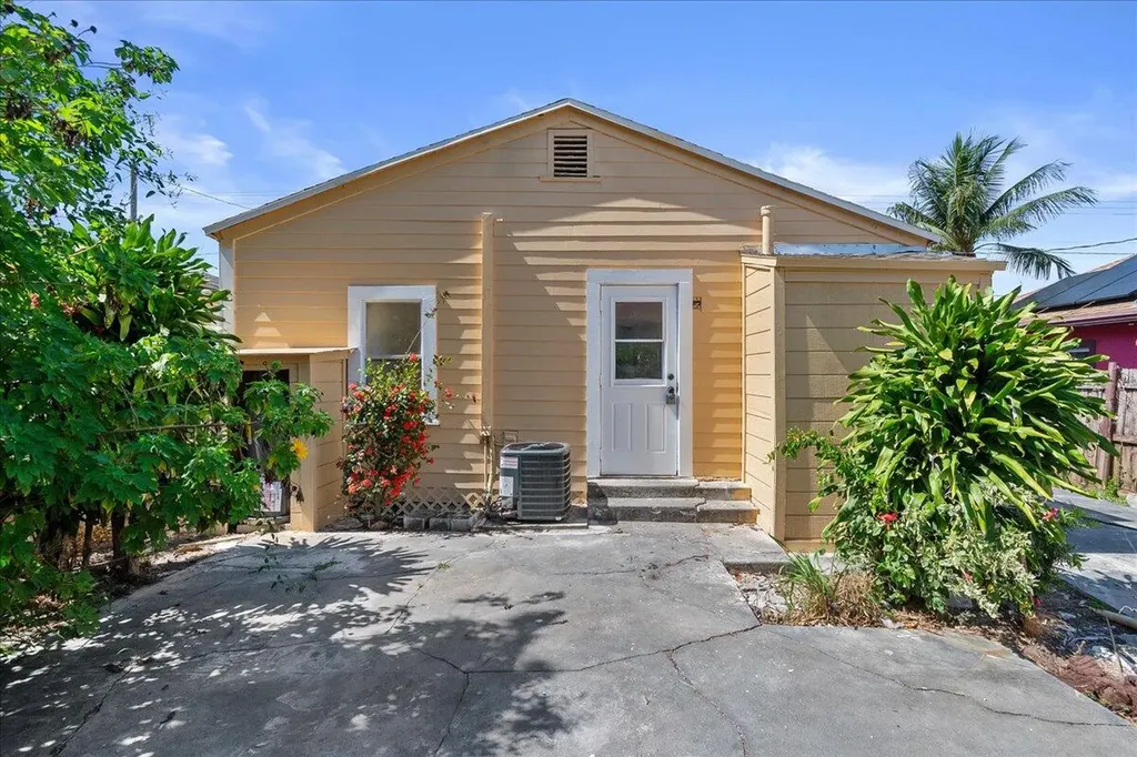 1011 22nd Street West Palm Beach FL 33407