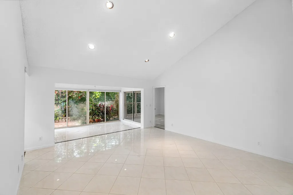 5635 Kiowa Circle Boynton Beach FL 33437