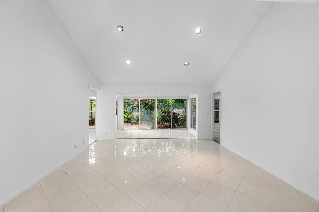 5635 Kiowa Circle Boynton Beach FL 33437