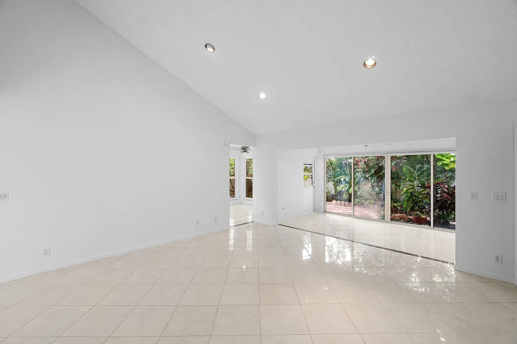 5635 Kiowa Circle Boynton Beach FL 33437