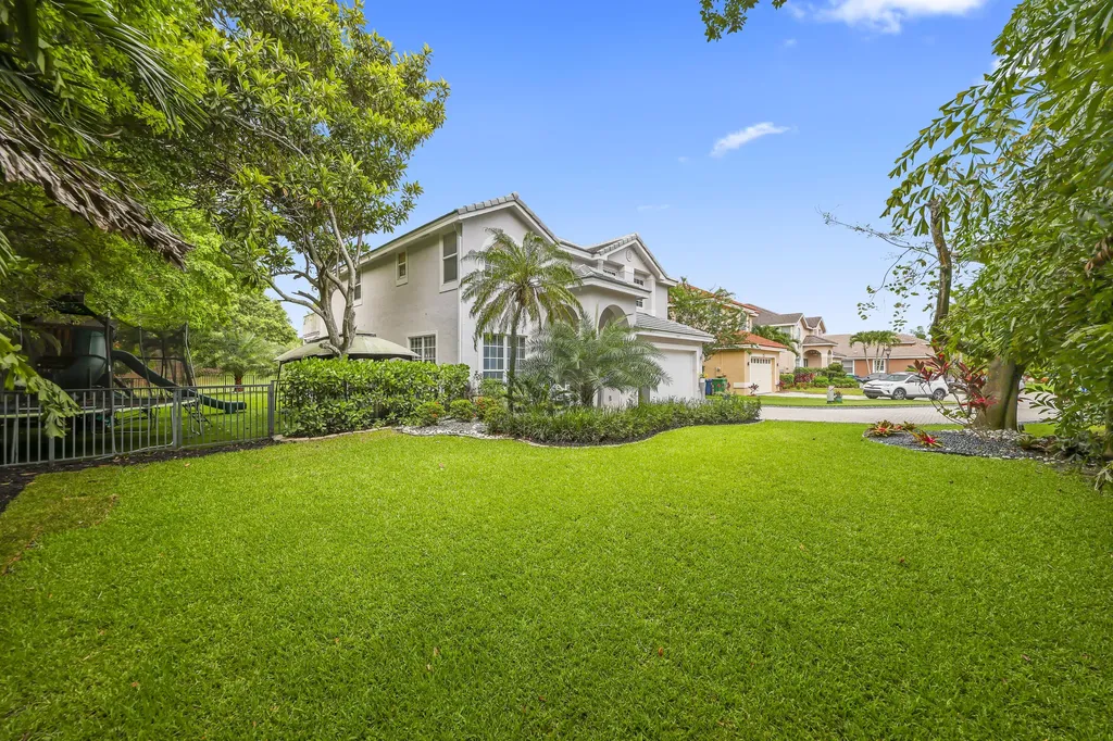 12253 Glenmore Drive Coral Springs FL 33071