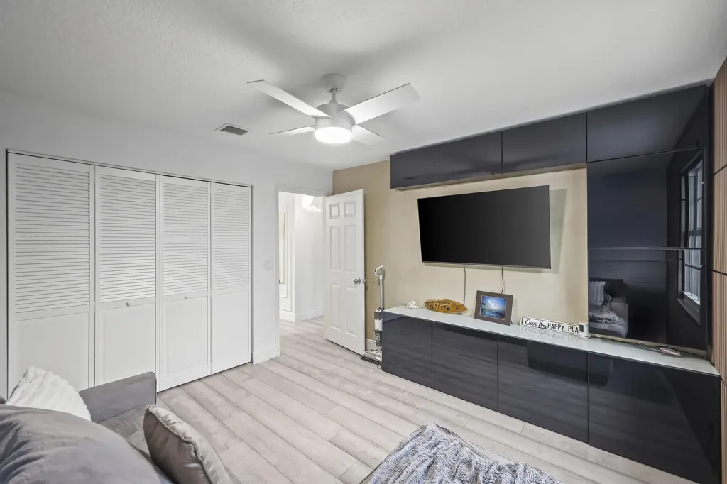 12253 Glenmore Drive Coral Springs FL 33071