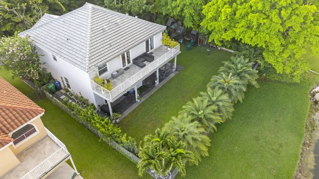 12253 Glenmore Drive Coral Springs FL 33071
