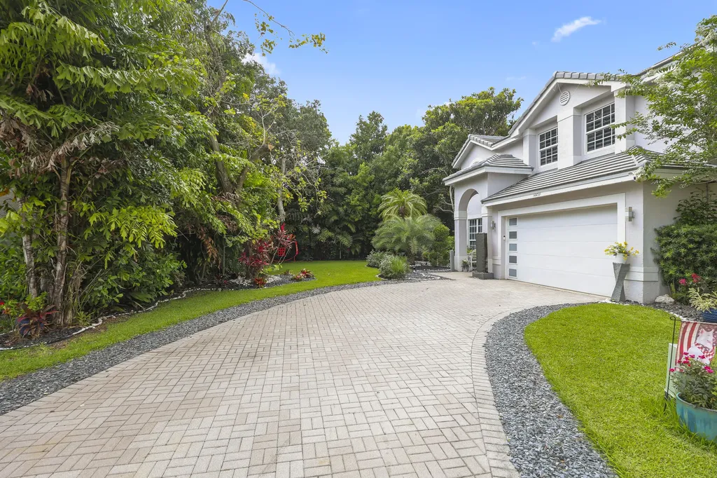 12253 Glenmore Drive Coral Springs FL 33071