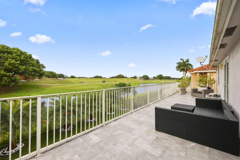 12253 Glenmore Drive Coral Springs FL 33071