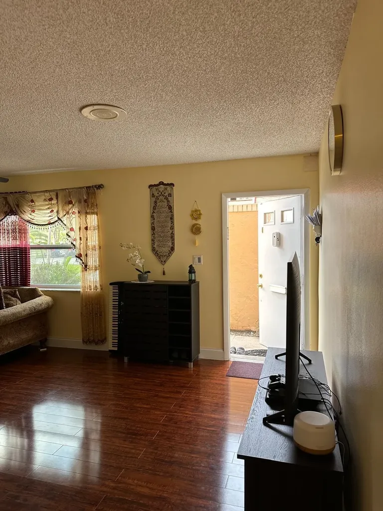 102 Pleasant Hill Lane Tamarac FL 33319