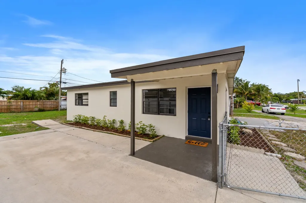 2415 Lewis West Palm Beach FL 33415
