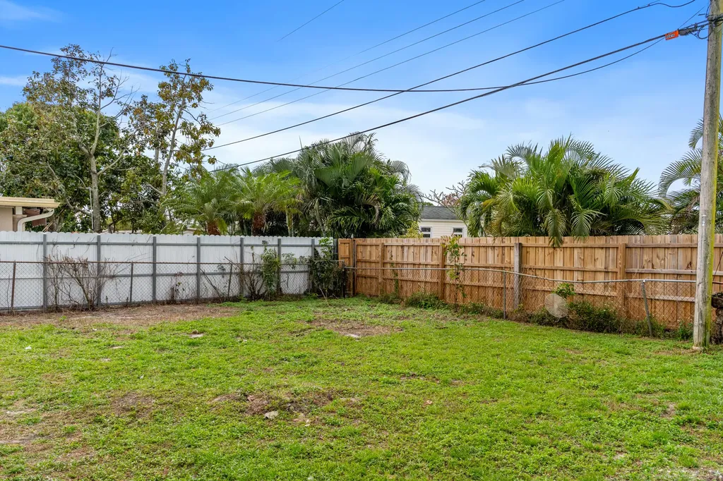 2415 Lewis West Palm Beach FL 33415