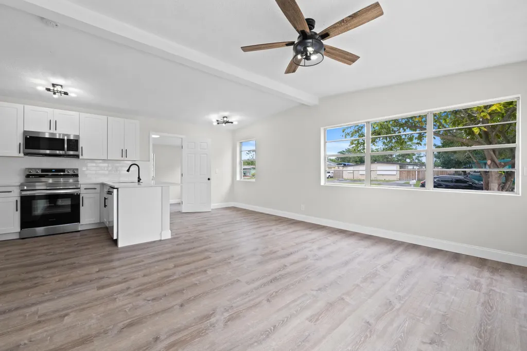 2415 Lewis West Palm Beach FL 33415