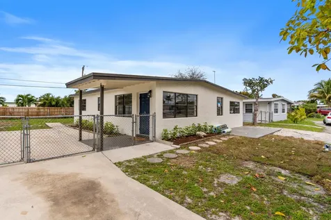 2415 Lewis West Palm Beach FL 33415
