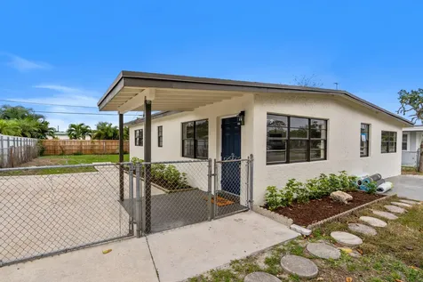 2415 Lewis West Palm Beach FL 33415