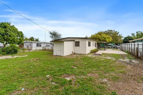 2415 Lewis West Palm Beach FL 33415