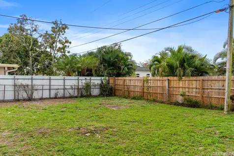 2415 Lewis West Palm Beach FL 33415