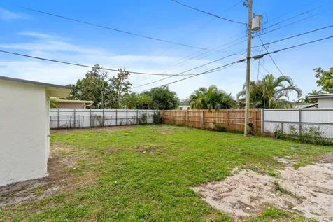 2415 Lewis West Palm Beach FL 33415