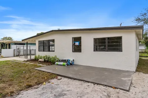 2415 Lewis West Palm Beach FL 33415