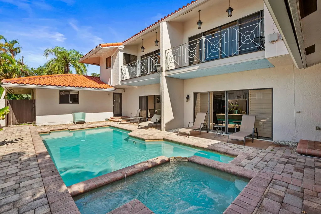 4850 NE 25th Avenue Fort Lauderdale FL 33308