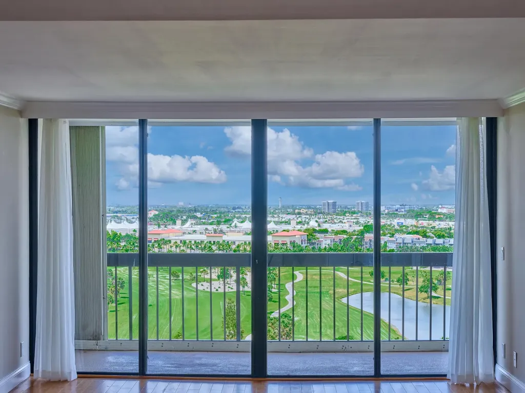 2425 Presidential Way West Palm Beach FL 33401