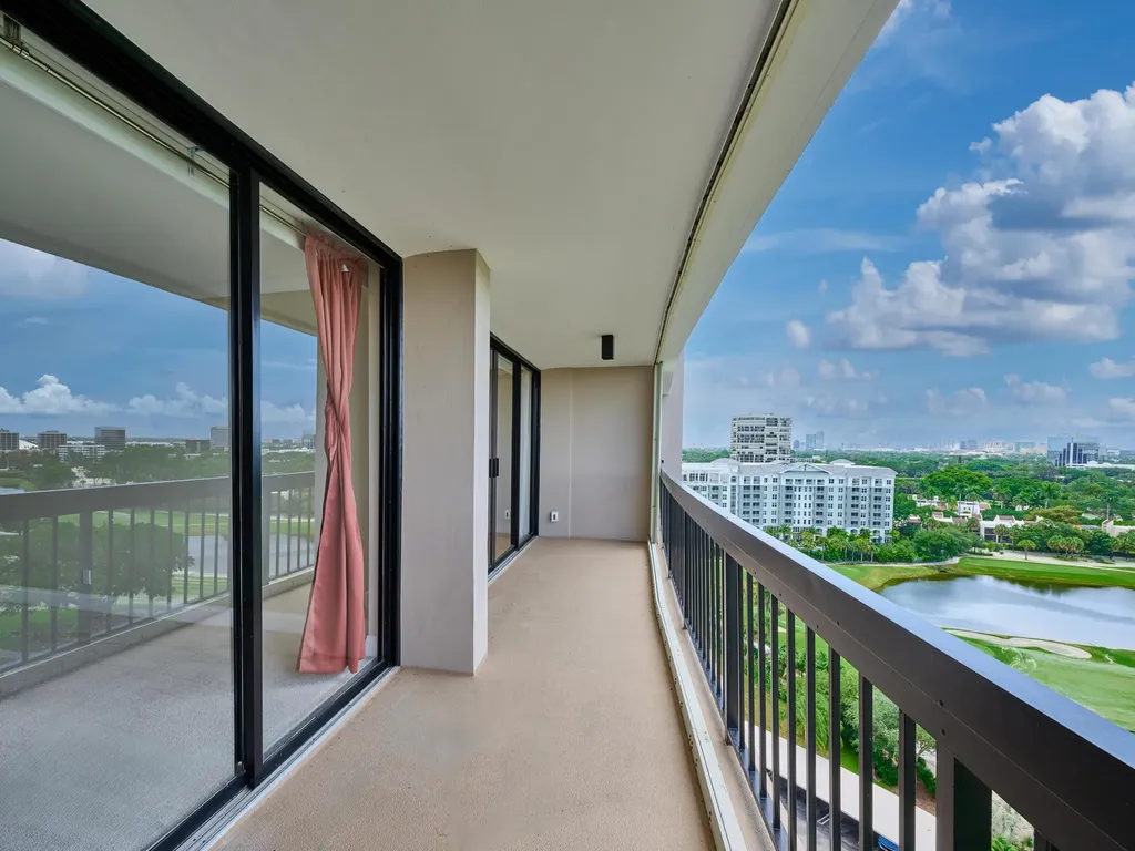 2425 Presidential Way West Palm Beach FL 33401