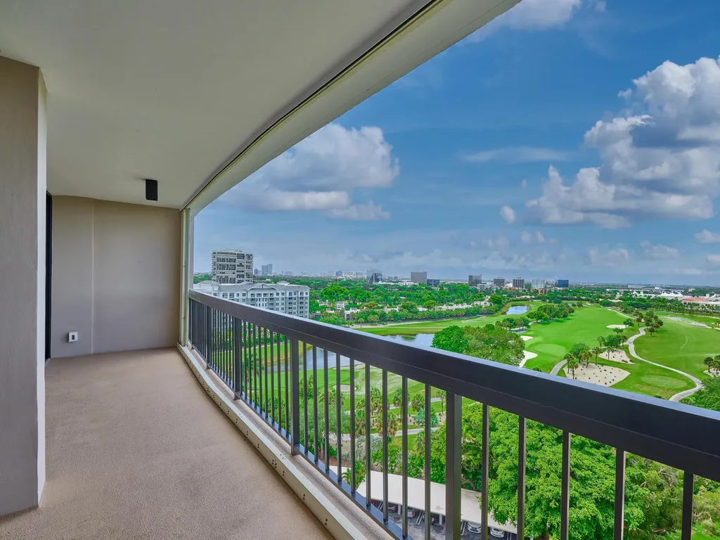 2425 Presidential Way West Palm Beach FL 33401