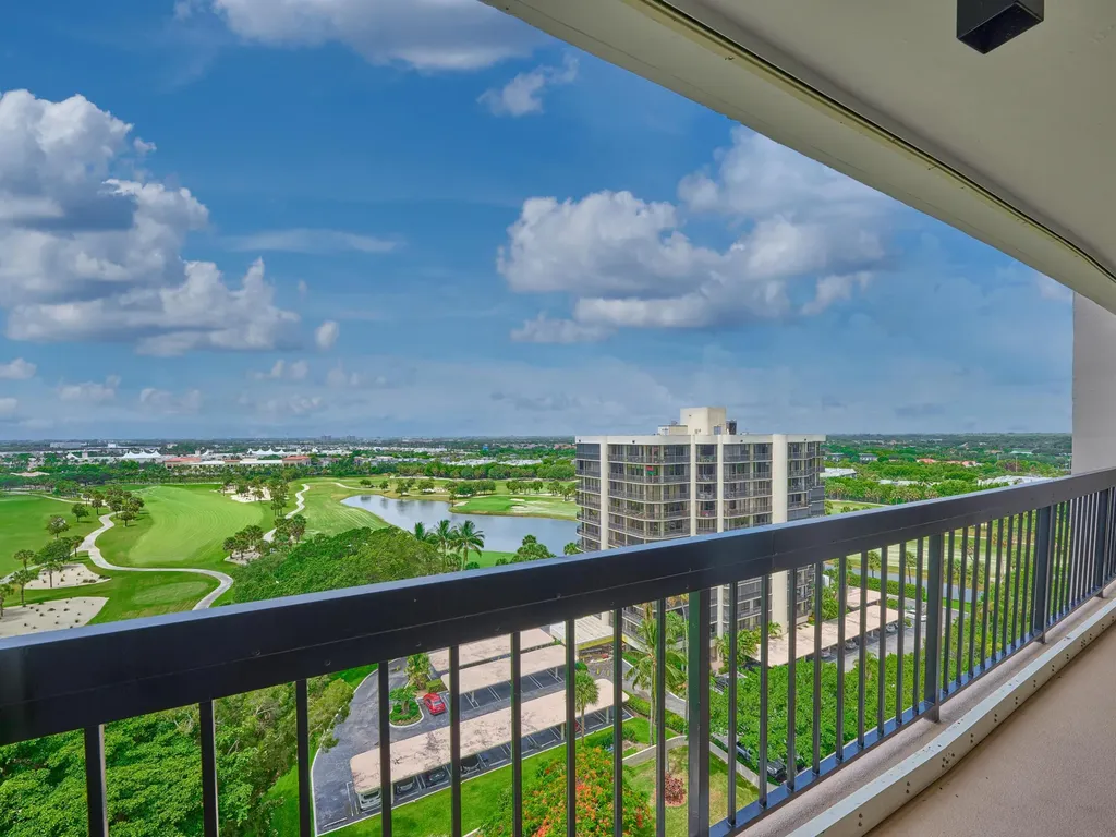 2425 Presidential Way West Palm Beach FL 33401
